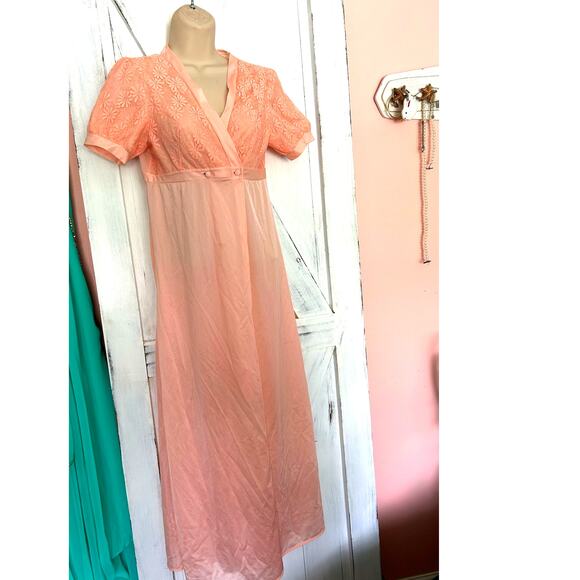 Vintage Regency Apricot Negligee RobeMade in FranceFloral Lace Nightgown